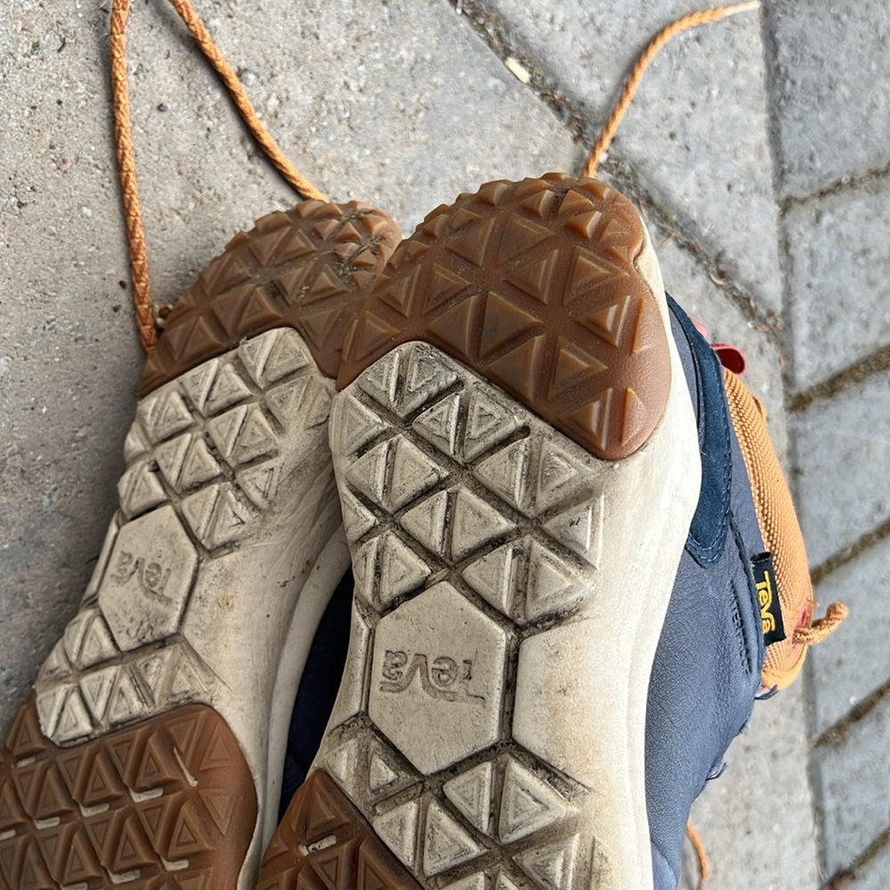 TEVA Arrowood Venture Mid Sneaker Boots - cross listed in both MEN + WOMEN - Picture 5 of 7